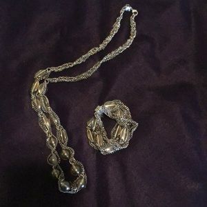 Necklace and bracelet set
